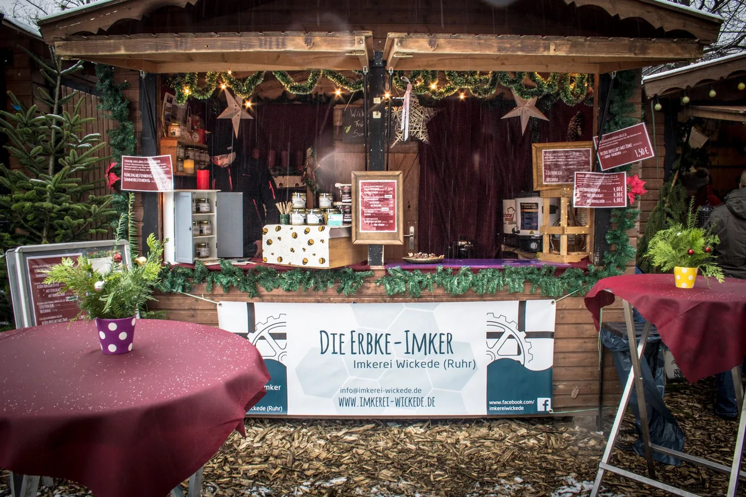 Verkaufsstand der Erbke-Imker auf einem Weihnachtsmarkt